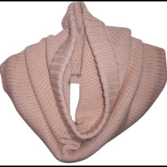 Susana Monaco wool Scarf with hood - Picture 3 of 3
